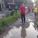 Paul MA Simanjuntak Tinjau Jalan Rusak di Mabar Hilir, Minta Dinas SDABMBK Medan Perbaiki Skala Prioritas