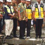 Tinjau di Tengah Hujan, Wali Kota Medan Pastikan Pengerjaan Drainase Gaperta Berjalan Optimal